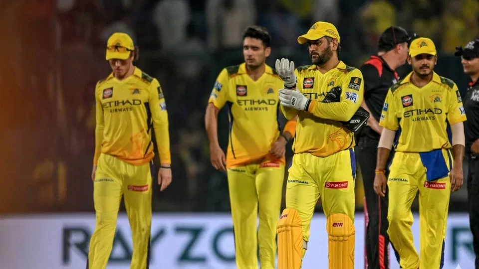 धोनी हुए IPL 2026 से पूरी तरह बाहर! CSK के पुराने साथी खिलाड़ी ने किया चौंकाने वाला खुलासा